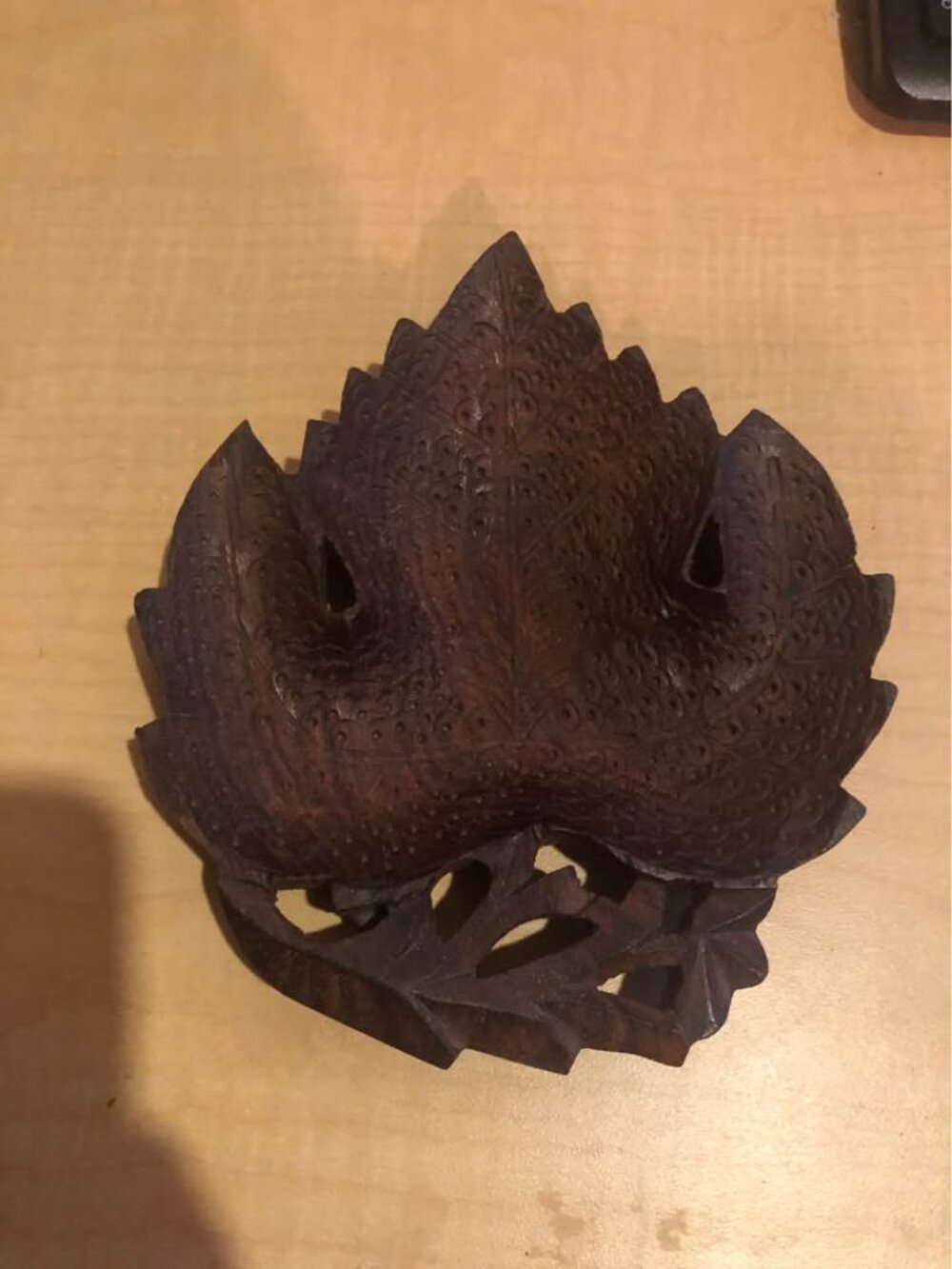 Wooden leaf tray